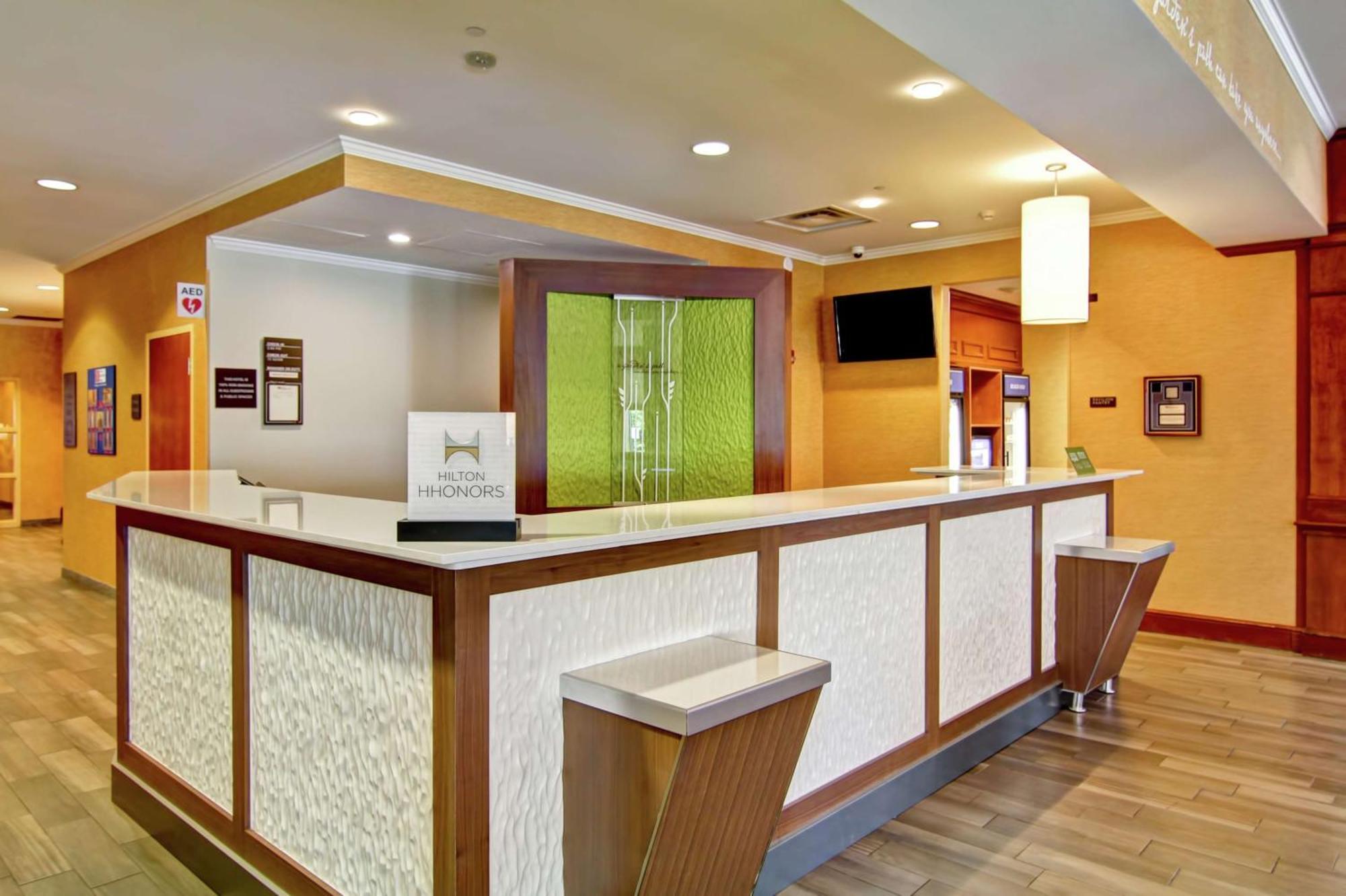 Hilton Garden Inn Ottawa Airport Экстерьер фото