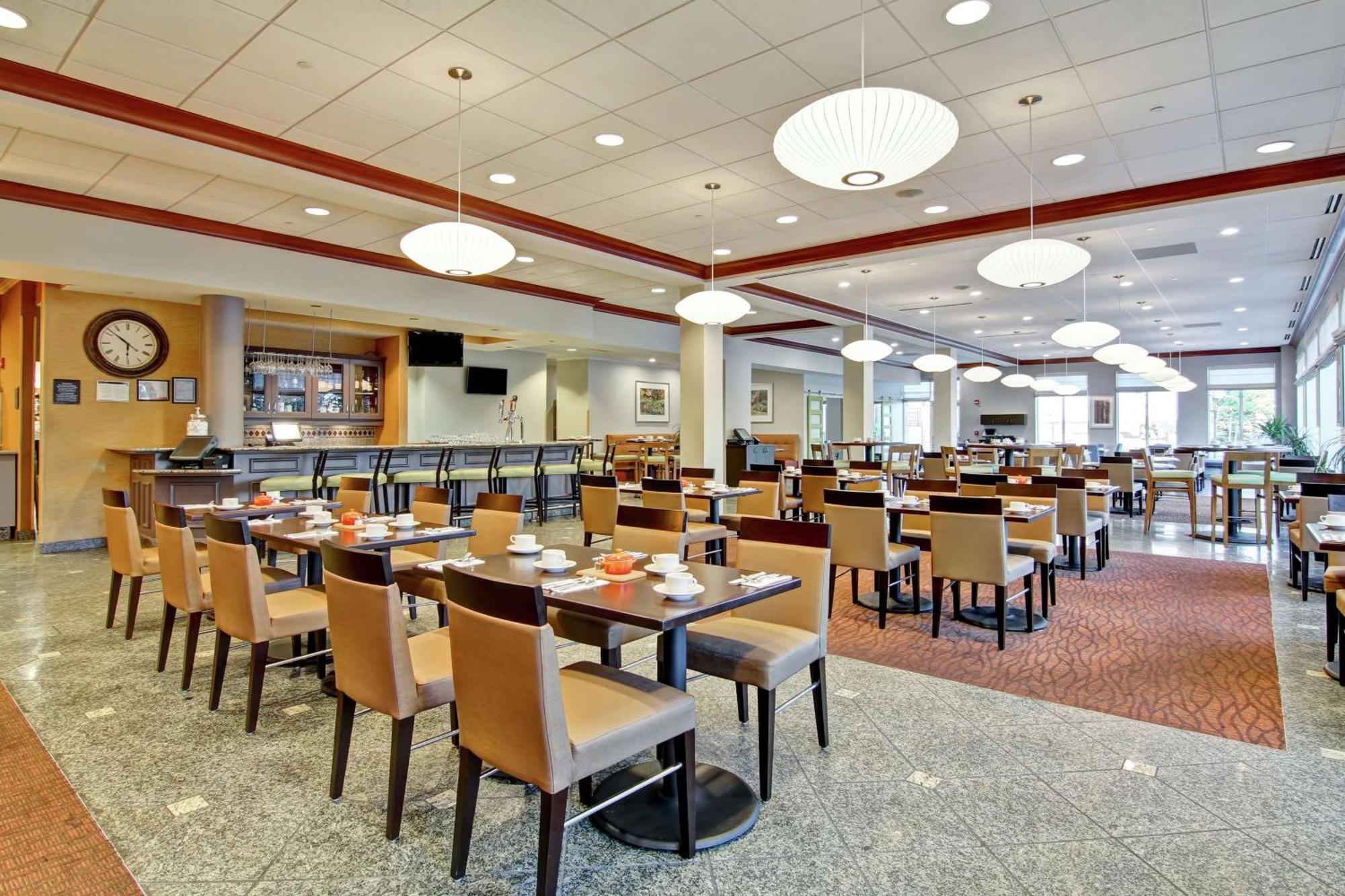 Hilton Garden Inn Ottawa Airport Экстерьер фото